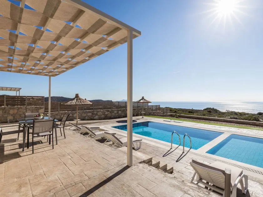 Holiday home with private pool, garden & BBQ | Sea view - Image 1