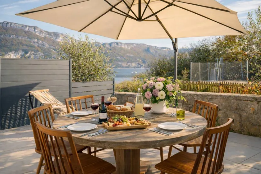 Cottage with sauna by Lake Bourget in Savoy - Image 1