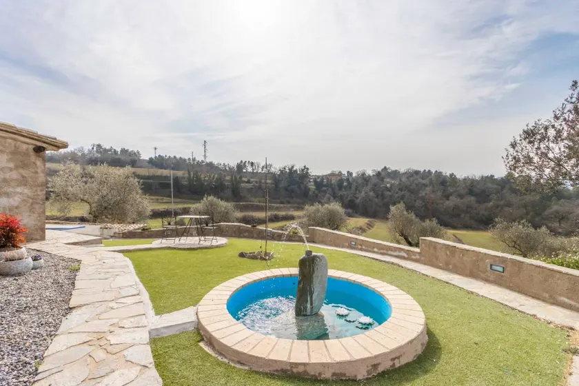 Family-oriented holiday home with garden, hot tub & heated pool | Mountain view - Image 1