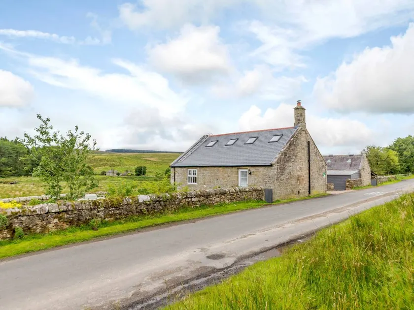 Cottage with garden & terrace | River view - Image 1