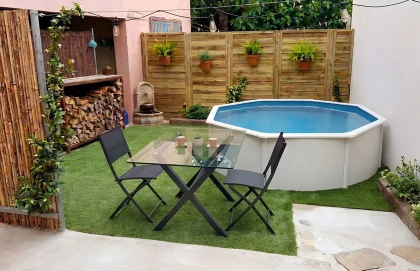House with terrace, garden & pool - Image 1
