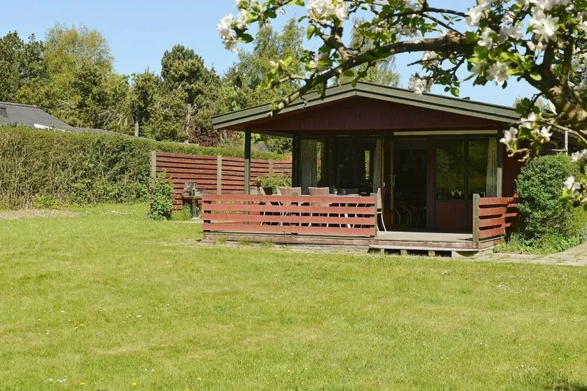 House with barbeque & terrace - Image 1