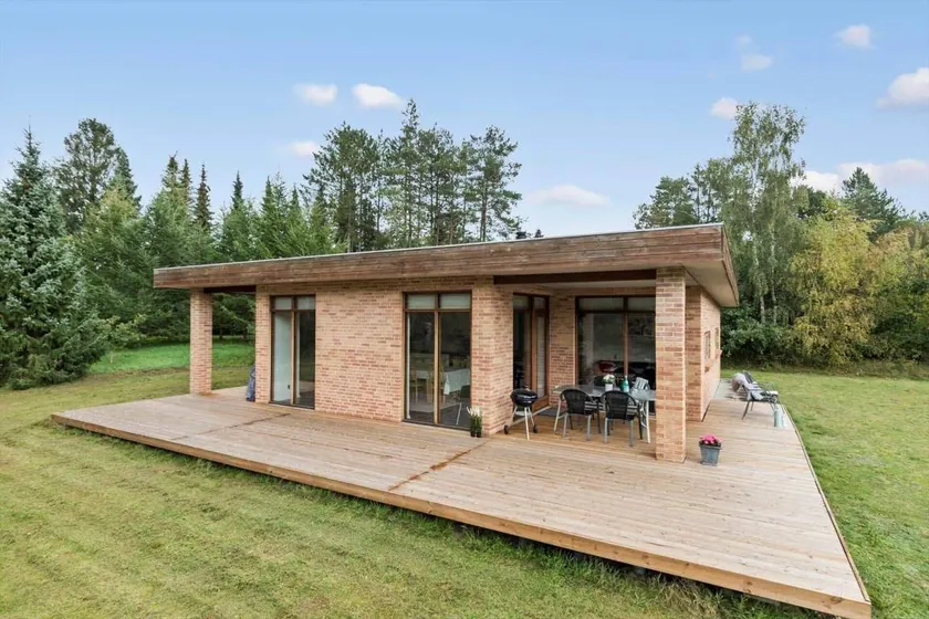 Fully equipped spacious house with sauna, barbeque & terrace - Image 1