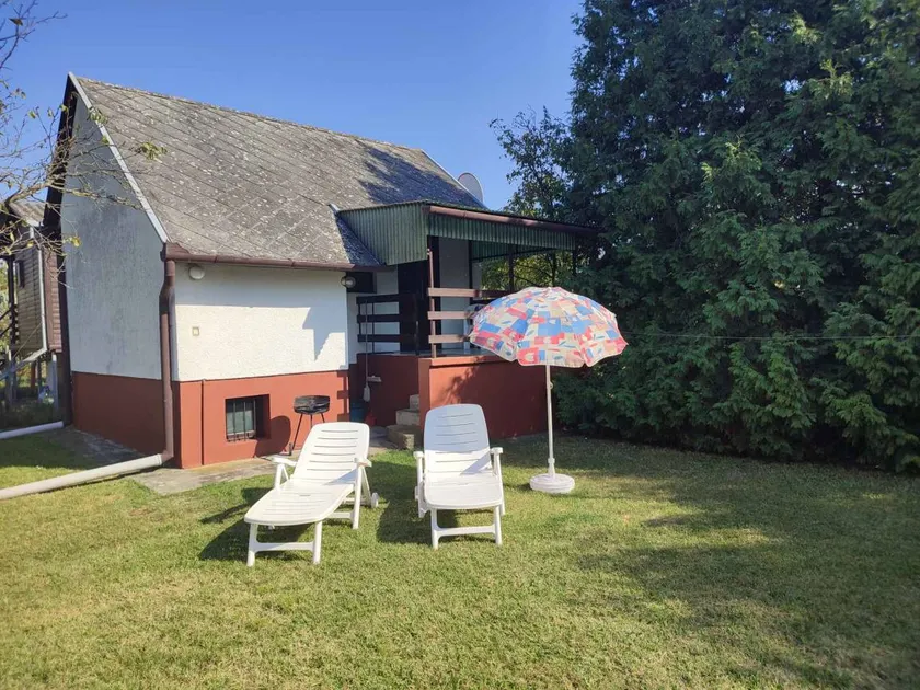 Studio with garden furniture near Lake Balaton - Image 1