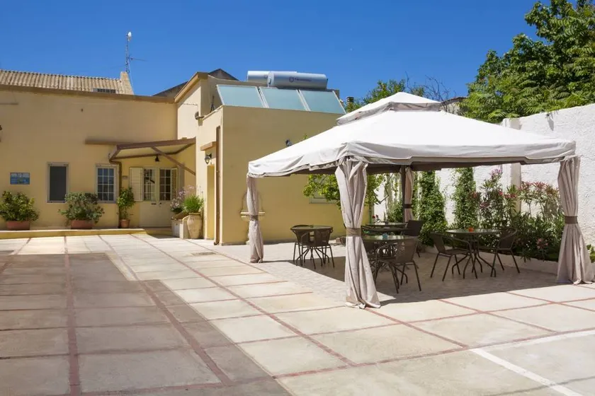 Bed and breakfast avec jardin - Image 1