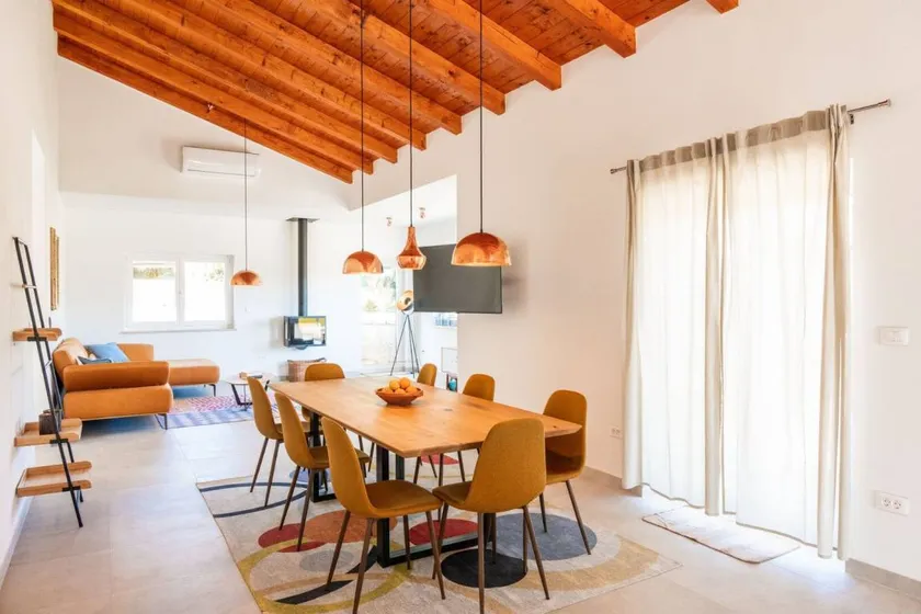 House with terrace, barbeque & private pool | City view - Image 1