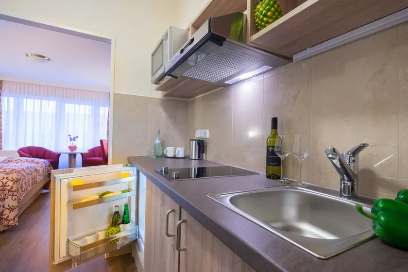 Dedicated room | City view - Image 1