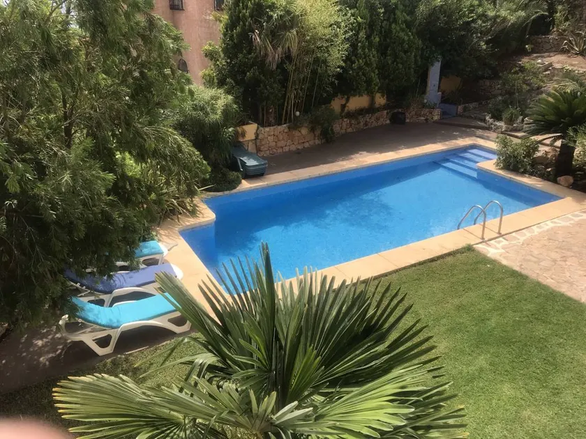 Charmant hébergement convivial et familial avec terrasse, jardin et piscine privée | Vue jardin | Avec animaux bienvenus - Image 1