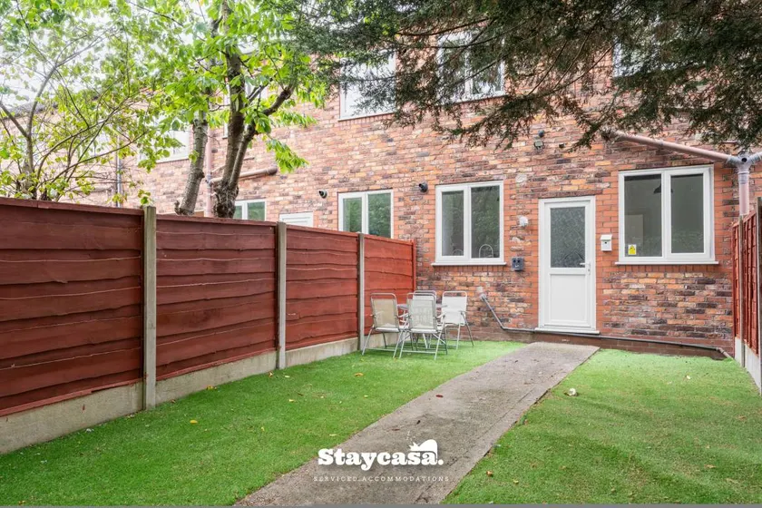 Fully equipped holiday home with garden - Image 1