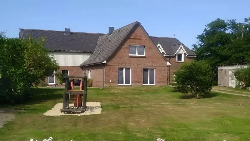 Child-friendly holiday apartment with terrace, barbeque & garden | Garden view | Perfect for remote work | Dogs allowed - Image 1