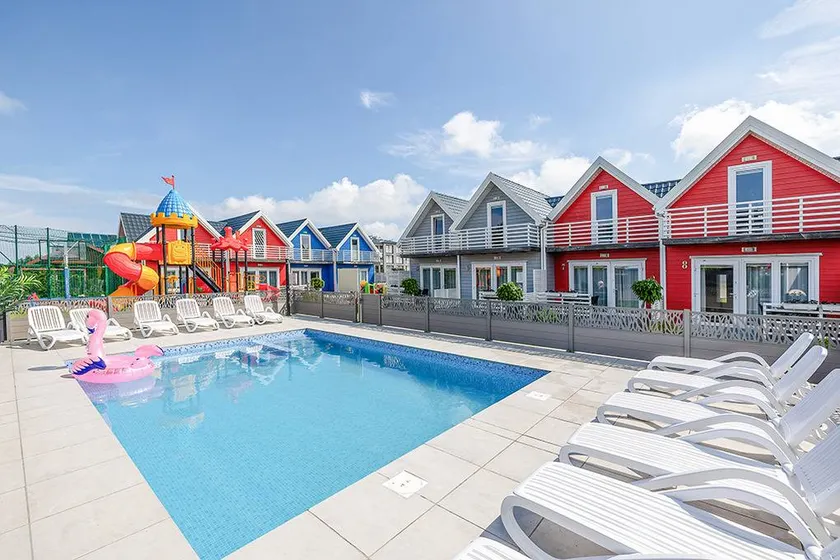 Holiday home with pool, terrace & barbecue - Image 1