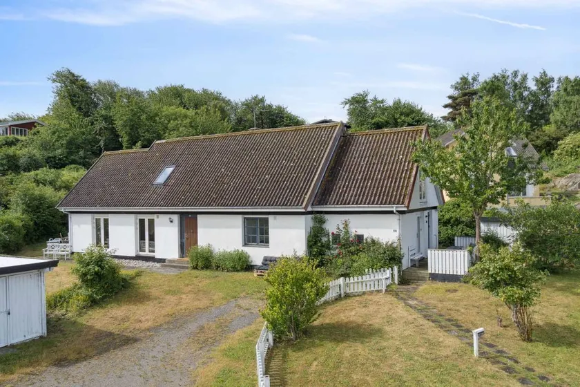 Child-friendly ample villa with BBQ & garden | Beach view | Beach nearby - Image 1