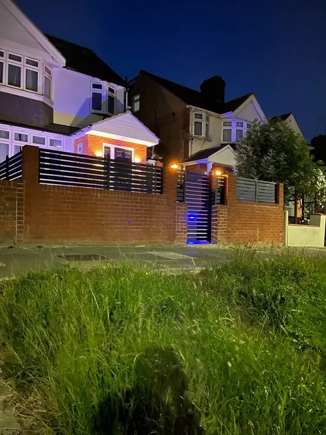 Atractiva casa vacacional apta para familias con jardín - Image 1
