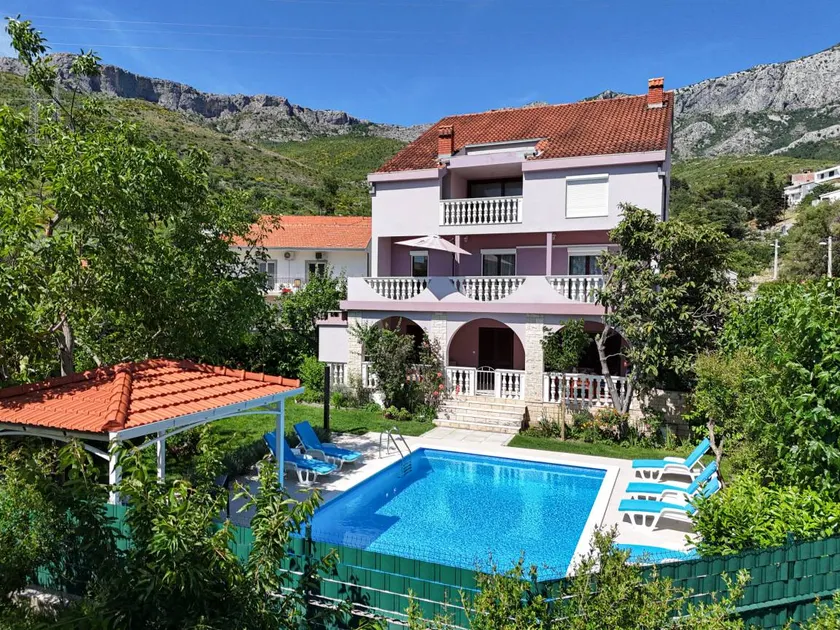 Schönes Ferienhaus mit Terrasse, Grill und privatem Pool - Image 1