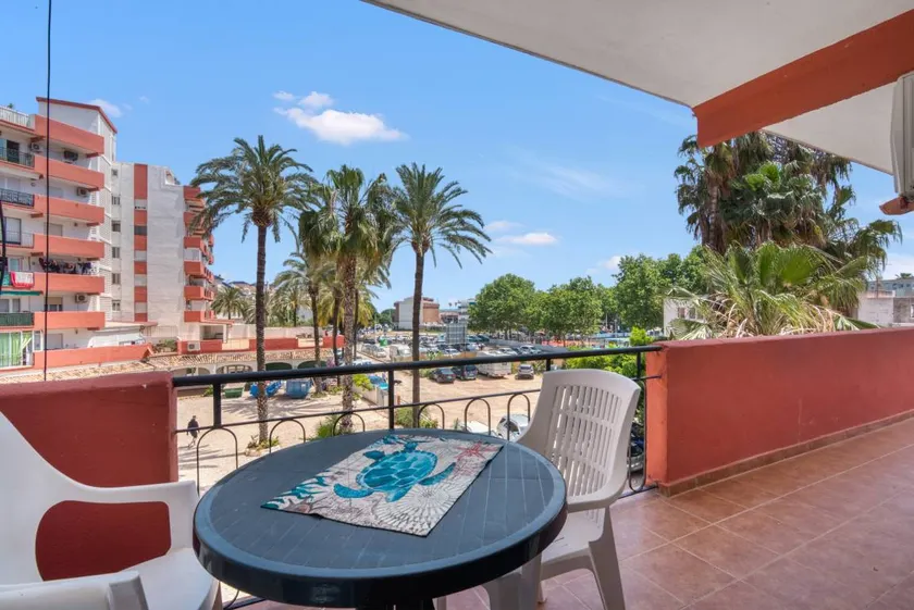 Fully equipped beautiful flat with fast internet, terrace & garden | Beach view | Next to the beach - Image 1