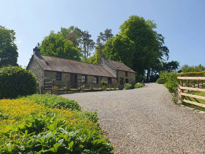 Cottage with garden - Image 1