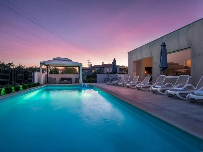 Charming house with BBQ, terrace & private pool | Nature view - Image 1