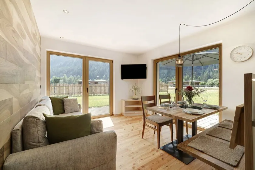 Flat with terrace, garden & sauna | Garden view - Image 1