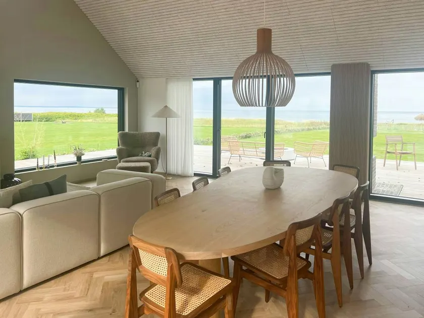 Unique holiday home directly on the beach - Image 1
