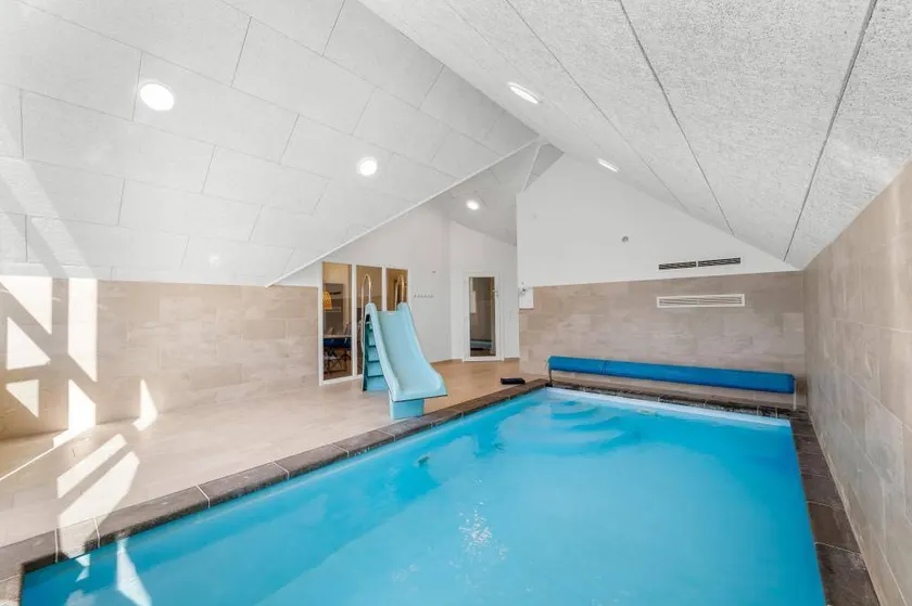 Family-oriented house with sauna, jacuzzi & private pool | Pet-friendly - Image 1