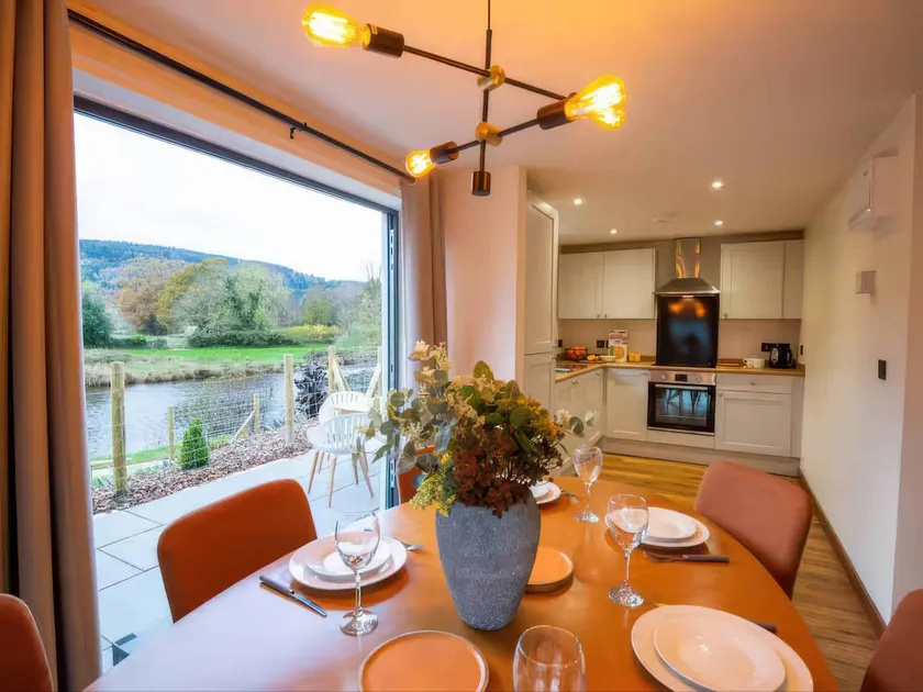 Child-friendly cottage with garden & jacuzzi - Image 1