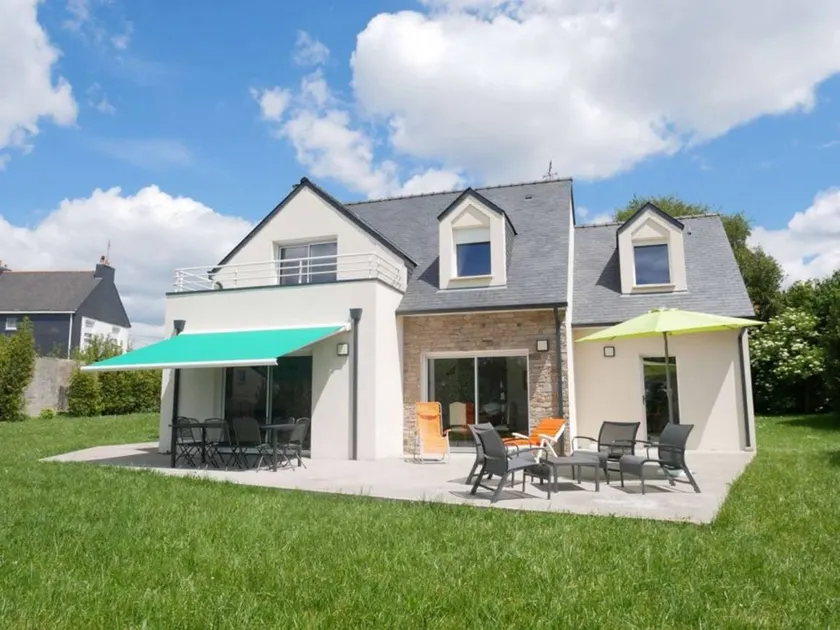 Villa with garden & BBQ - Image 1