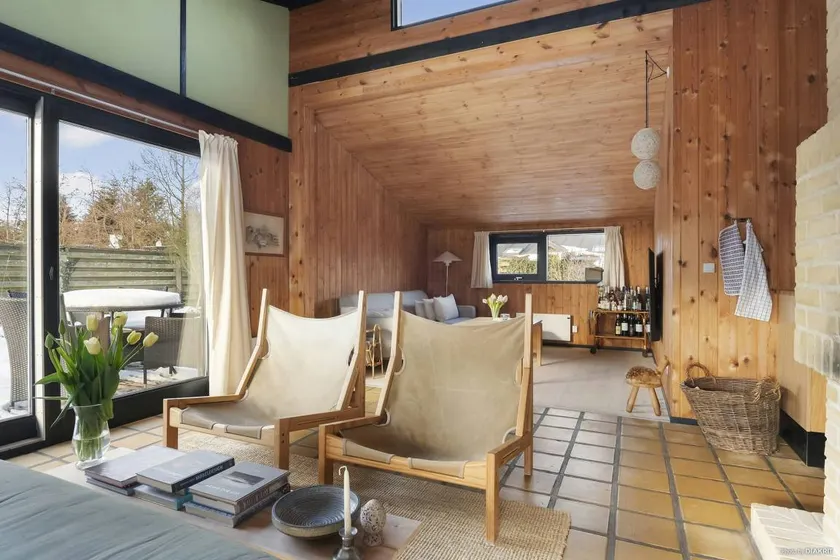 1970s holiday home with beach at the road's end - Image 1
