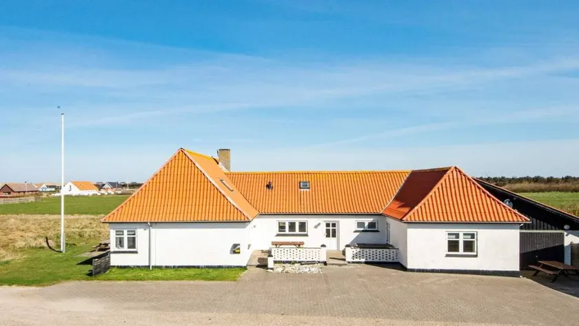 House with hot tub, terrace & sauna | Close to the beach | Pet-friendly - Image 1