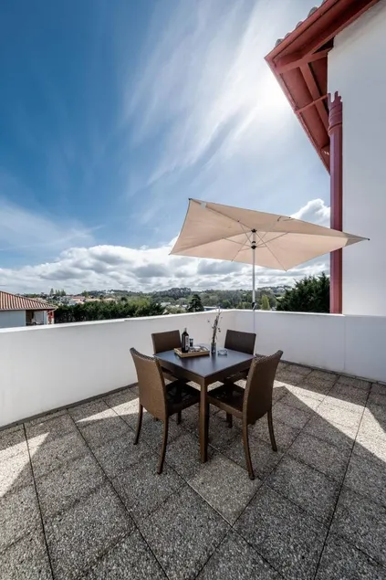 Holiday apartment with private pool - Image 1
