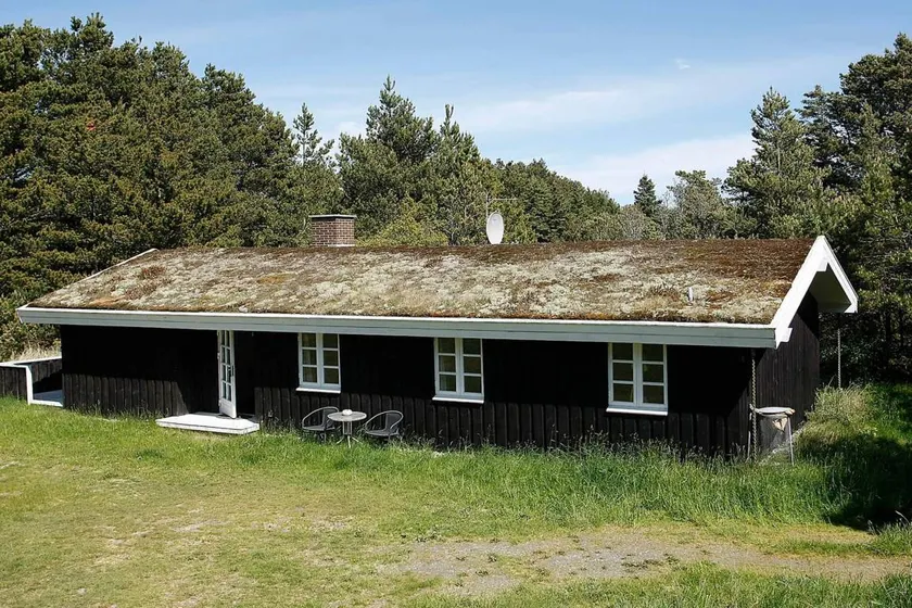 Holiday home with sauna, garden & terrace - Image 1