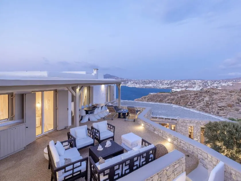 Villa with pool, terrace & BBQ - Image 1