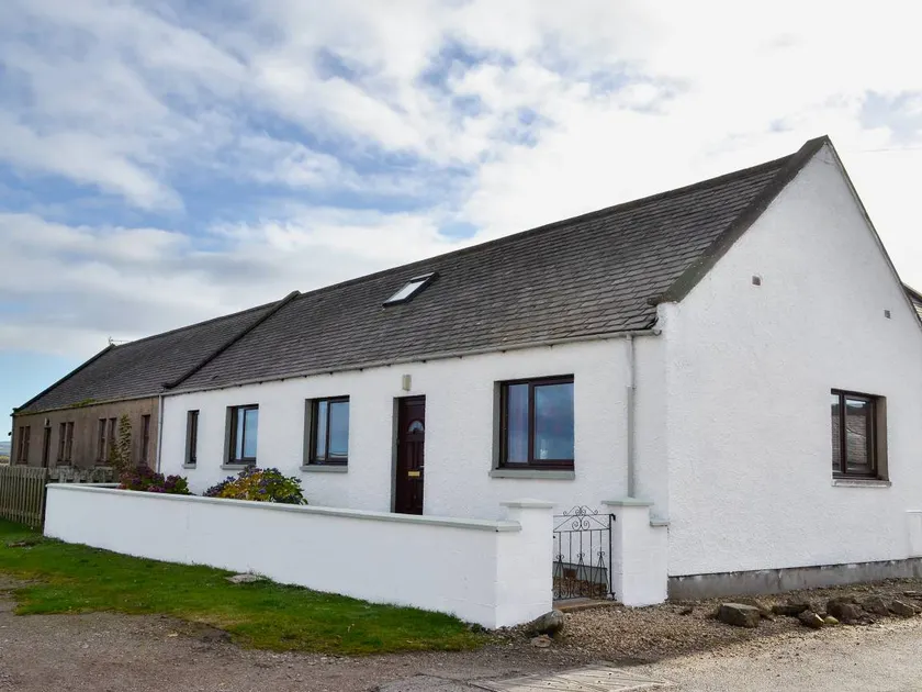Cottage with barbecue & garden | Sea view - Image 1