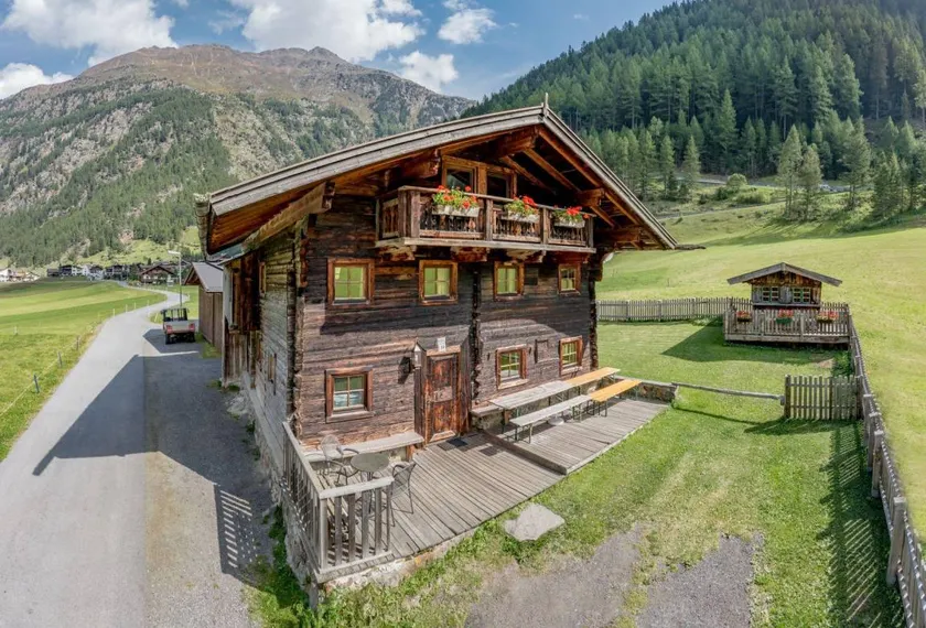 Holiday home with garden, terrace & barbecue - Image 1