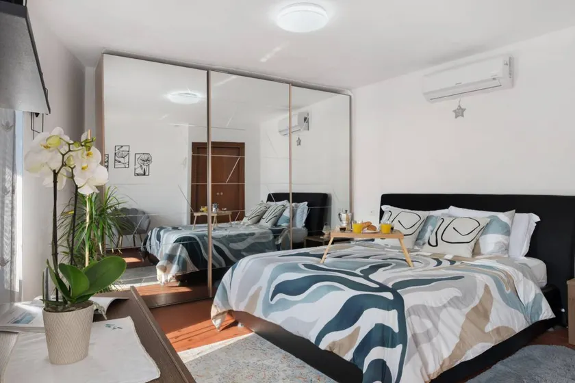Ferienhaus 'Dina's Flower House' mit Seeblick, WLAN und Klimaanlage - Image 1