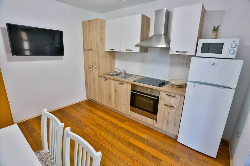 Holiday apartment with garden, terrace & barbecue - Image 1