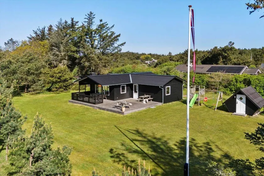 Fully equipped holiday home with sauna, garden & terrace - Image 1