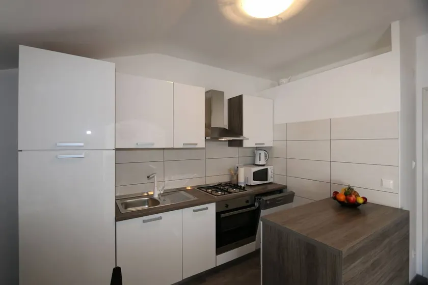 Apartment with barbeque | Garden view - Image 1