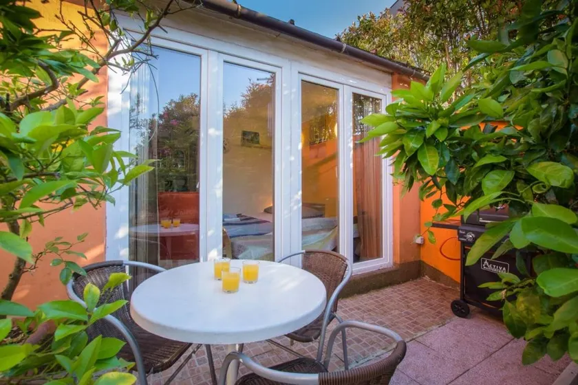 Flat with barbeque, garden & terrace | Sea view - Image 1