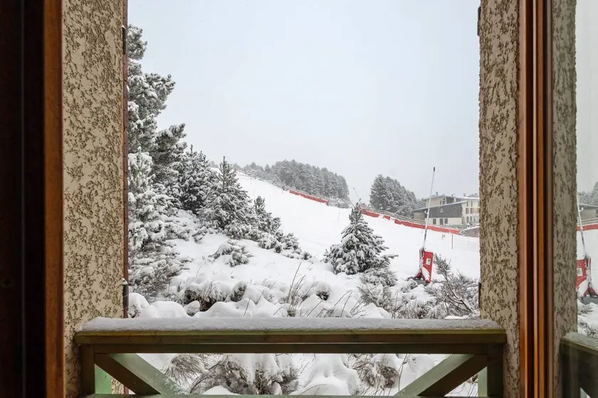 Apartment 'Capcir' with Mountain View, Shared Terrace and Wi-Fi - Image 1