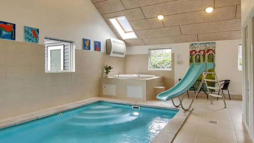House with barbeque, sauna & garden - Image 1