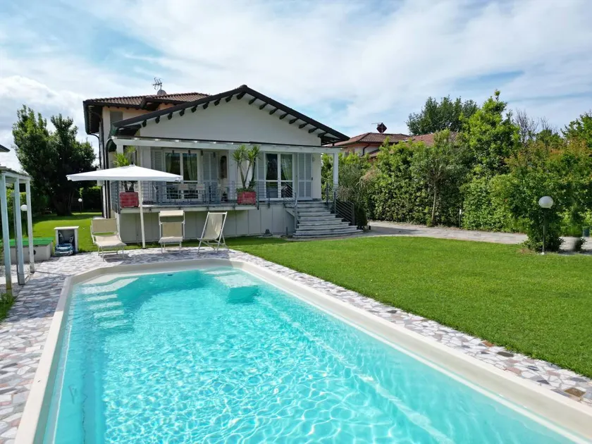 Villa conviviale et familiale avec barbecue, terrasse et piscine | Vue panoramique | Avec animaux bienvenus - Image 1