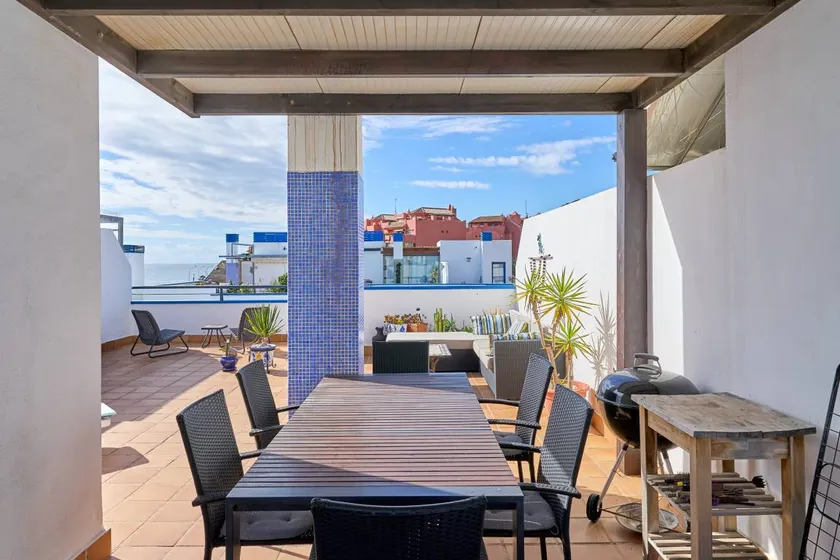 Apartment mit schnellem Internet, Terrasse und Grill | Bergblick | Strand in der Nähe - Image 1