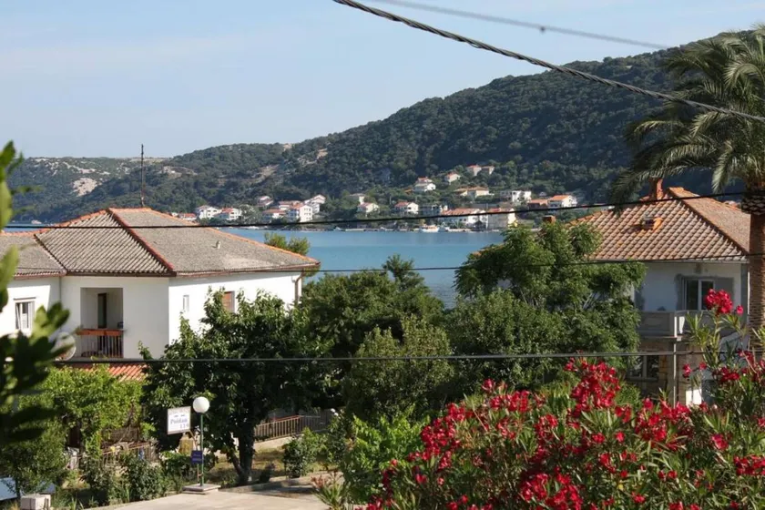 Lovely apartment with garden, terrace & BBQ | Garden view | Pets allowed - Image 1