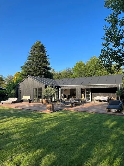 Holiday home with garden, terrace & BBQ - Image 1