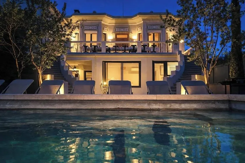 Children-friendly holiday home with jacuzzi, private pool & sauna | Garden view | Dogs allowed - Image 1