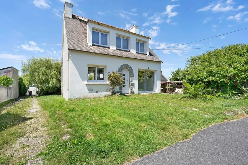 Holiday Home 'Maison Familiale Centre De Camaret' with Sea View, Private Terrace and Wi-Fi - Image 1