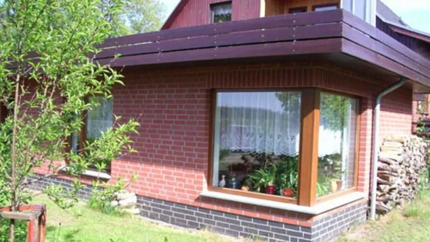 Holiday home with garden & barbeque | Panoramic view - Image 1