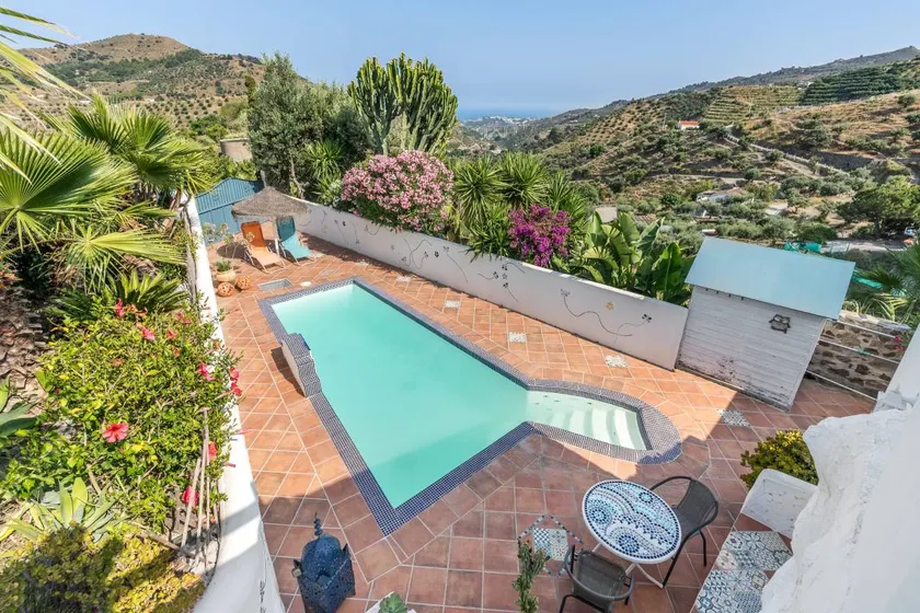 Ferienhaus mit Terrasse und privatem Pool | Stadtblick - Image 1