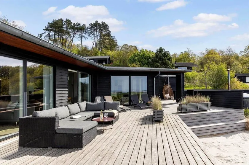 Fully equipped charming holiday home with terrace, sauna & barbeque | Sea view - Image 1