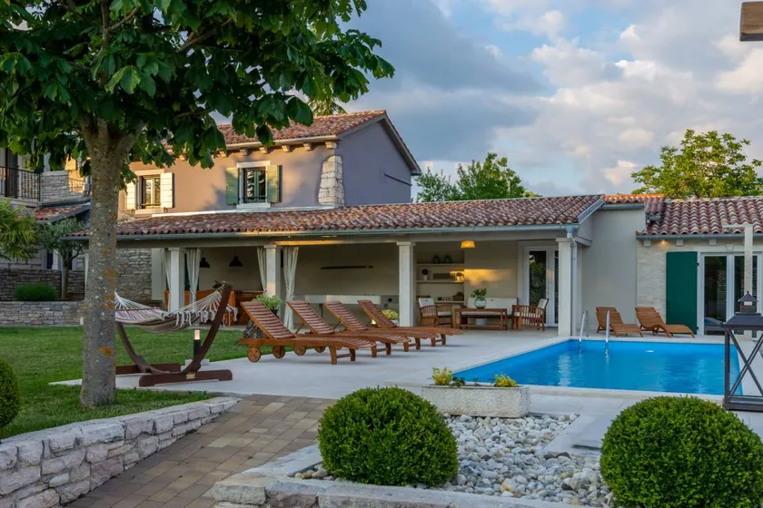 Villa with pool, terrace & BBQ - Image 1